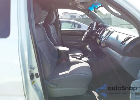 2015 Toyota Tacoma Access Cab/Trd Pro z USA, uszkodzony, nr VIN 5TFUU4EN2FX123252